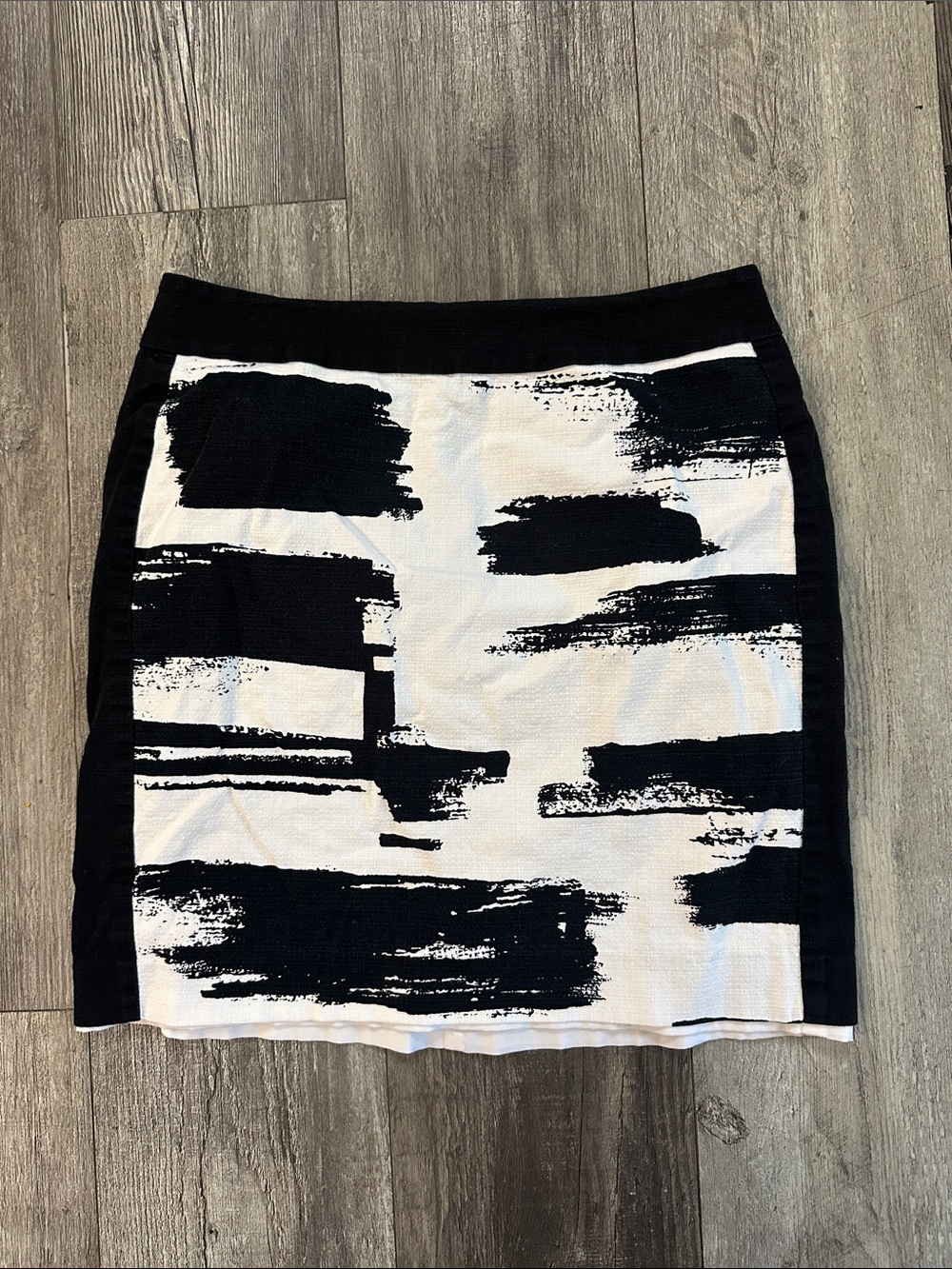 Ann Taylor Black and White Brushstroke Pencil Skirt